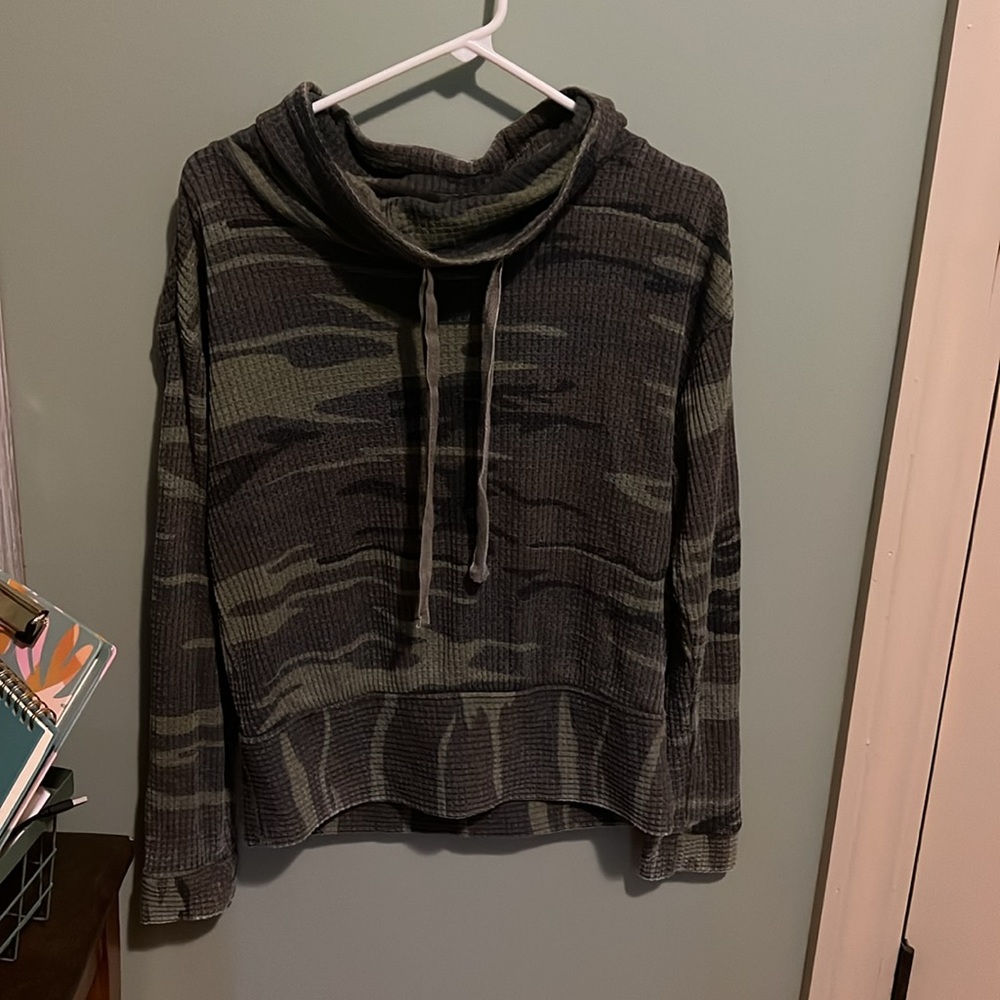 Green camo top, size: small, brand: Z supply